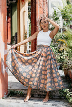 Load image into Gallery viewer, Panelled skirt with pockets - vintage grey
