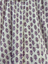 Load image into Gallery viewer, Sesame top - one size/white with purple flowers

