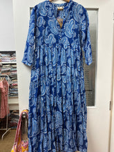 Load image into Gallery viewer, The Pepper maxi - blue PAISLEY
