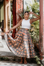 Load image into Gallery viewer, Panelled skirt with pockets - vintage grey
