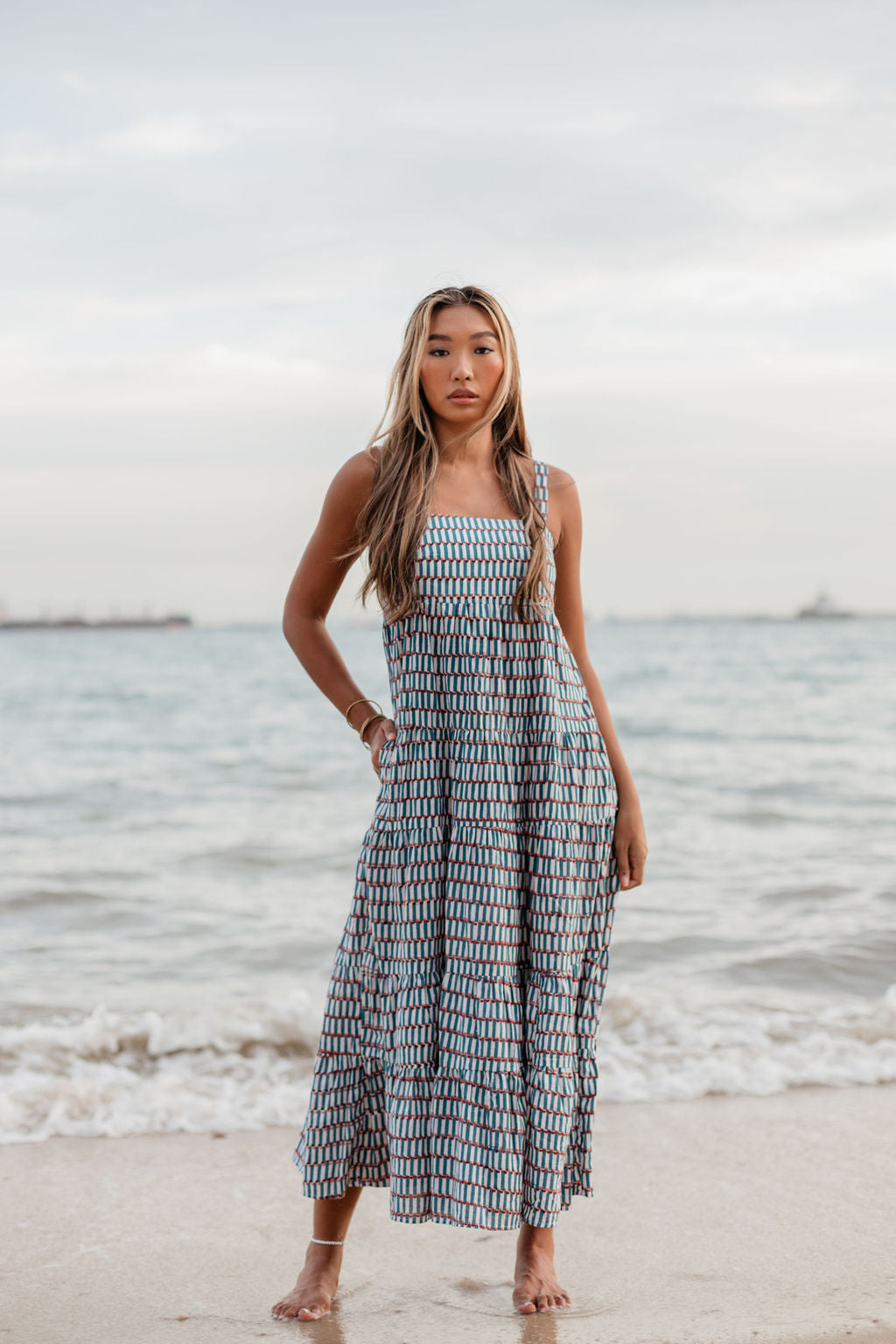 the SENF maxi - blue linear