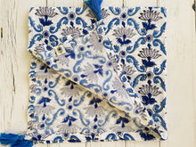 Load image into Gallery viewer, Block printed napkins with tassels  (set of 6) - Blue
