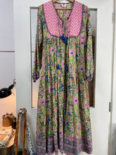 Load image into Gallery viewer, The Thyme Dress 2.0/Green and pink
